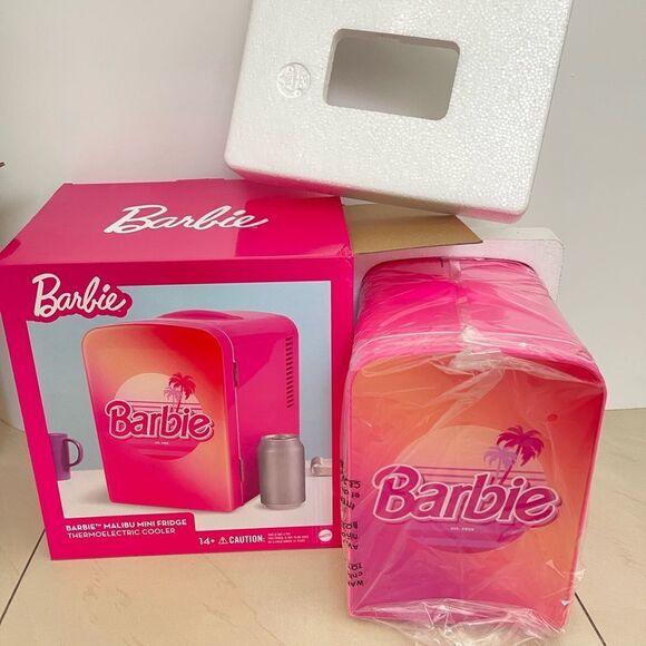 Last One Barbie Hot Pink Malibu 4L Cooler Mini Fridge with Glass Door 6 Can - Picture 12 of 13
